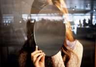 Έργο του Κώστα Ορδόλη από την σειρά «Πόλεις από Χαρτί»