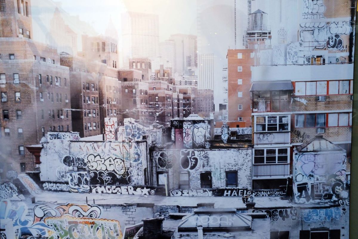 Έργο του Κώστα Ορδόλη από την σειρά «Πόλεις από Χαρτί»