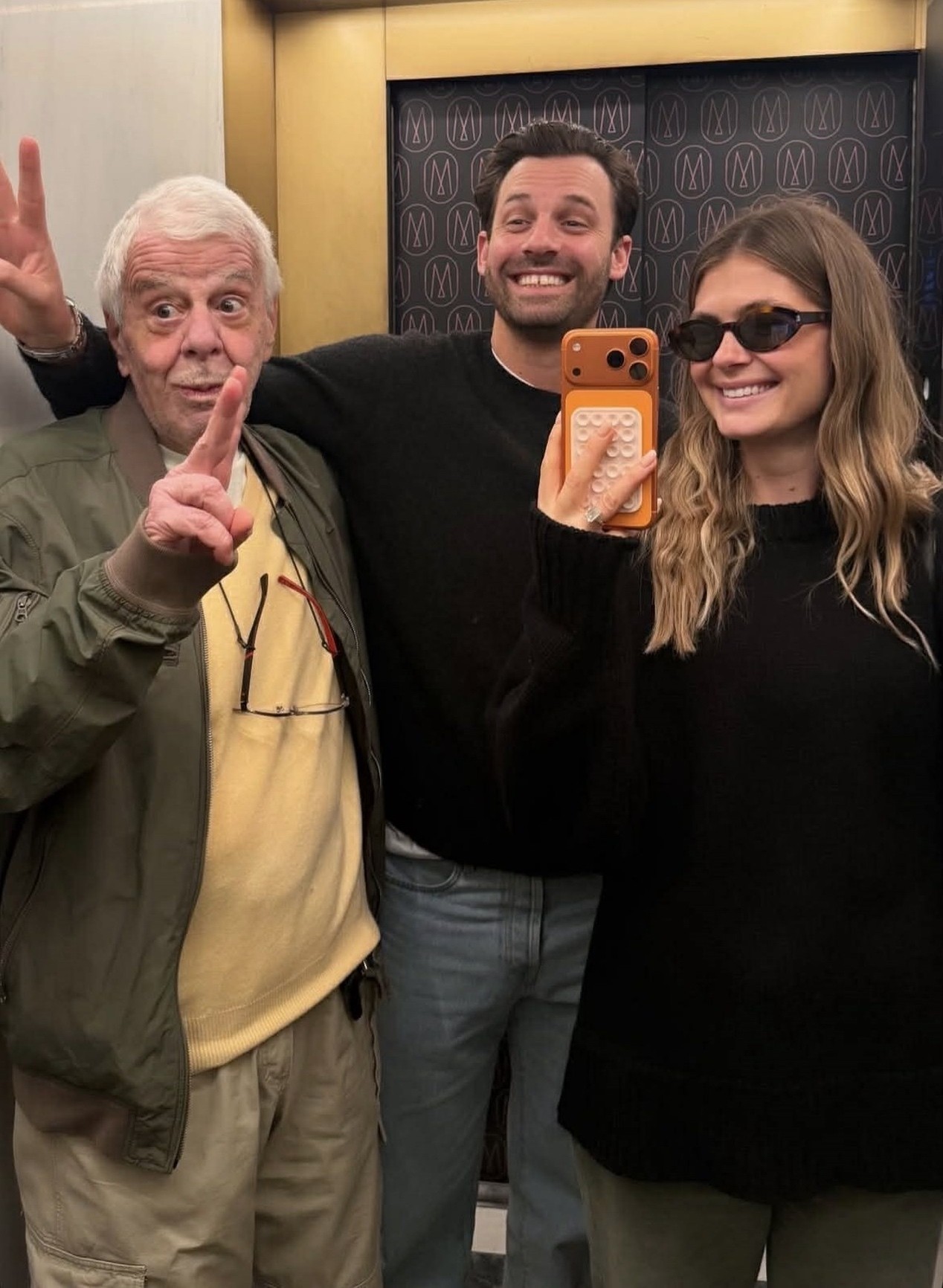 Με τον παππού της, Βασίλη και τον σύζυγό της, Τζέικ