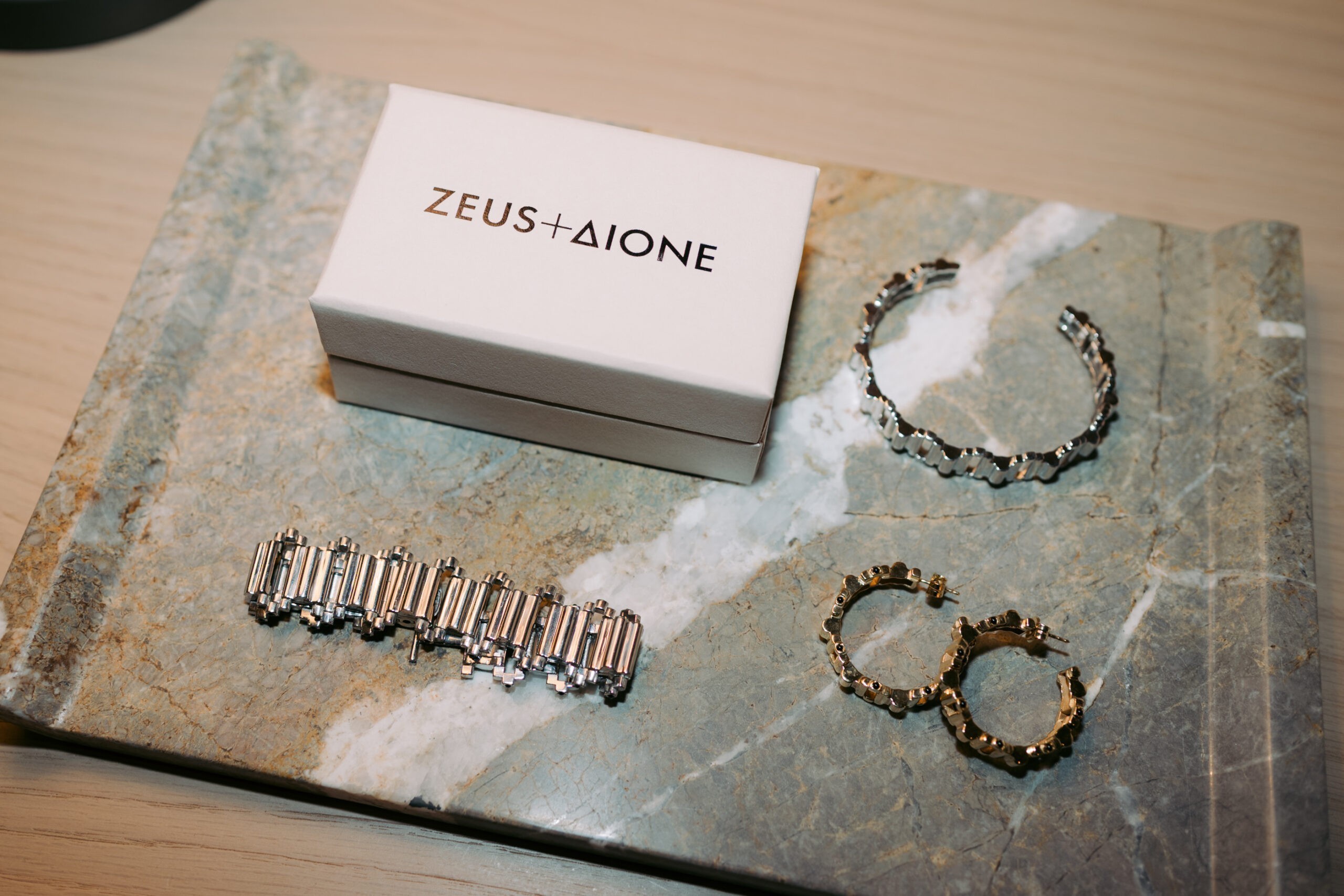 Τα κοσμήματα με το κλασικό σχέδιο της μάρκας