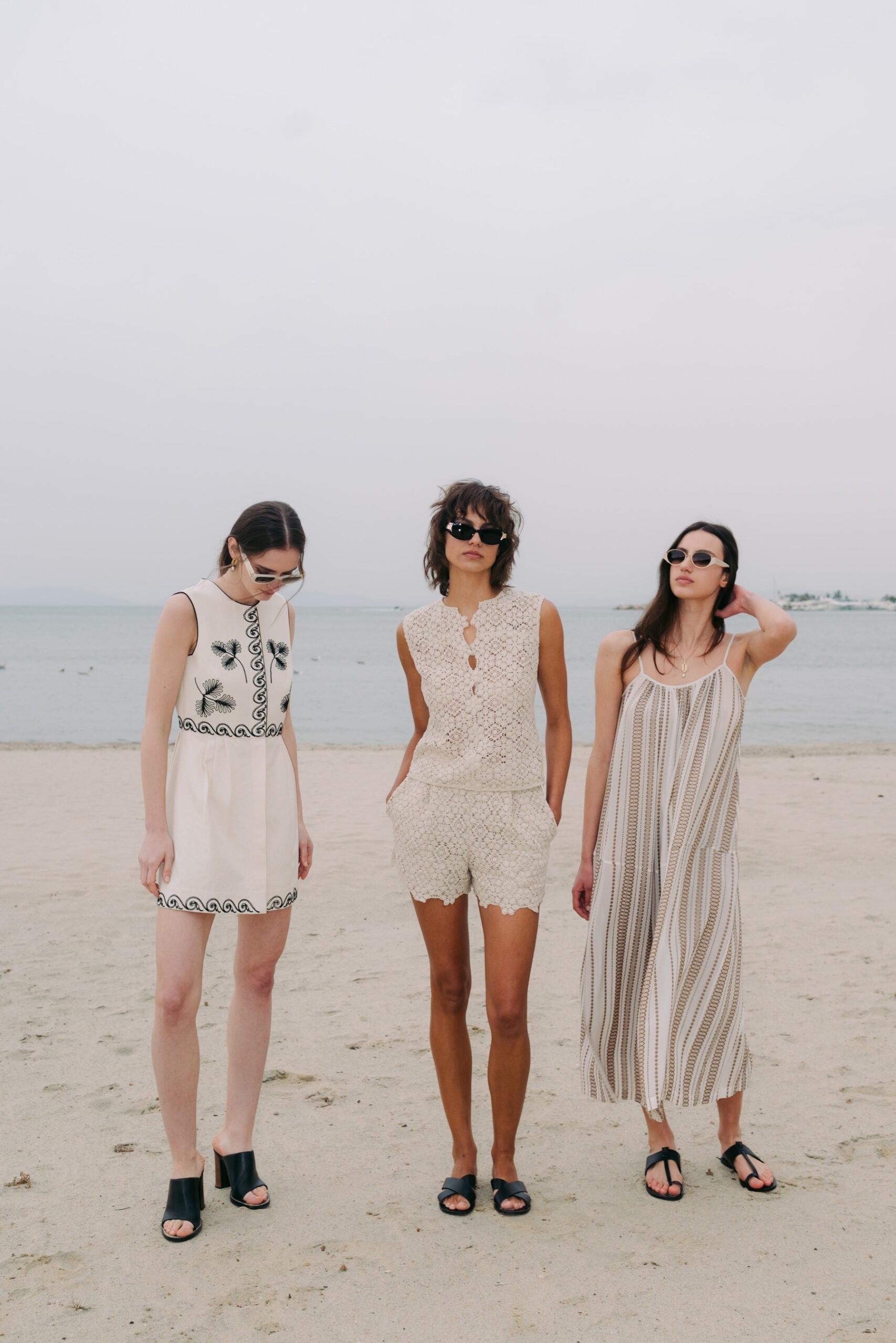 Η παραλία και η πισίνα έγιναν πασαρέλα