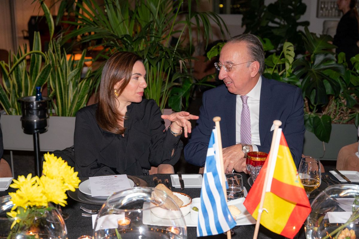 Η υπουργός Τουρισμού Όλγα Κεφαλογιάννη με τον πρέσβη της Ισπανίας Jorge Manuel Domecq Fernanez de Bobadilla