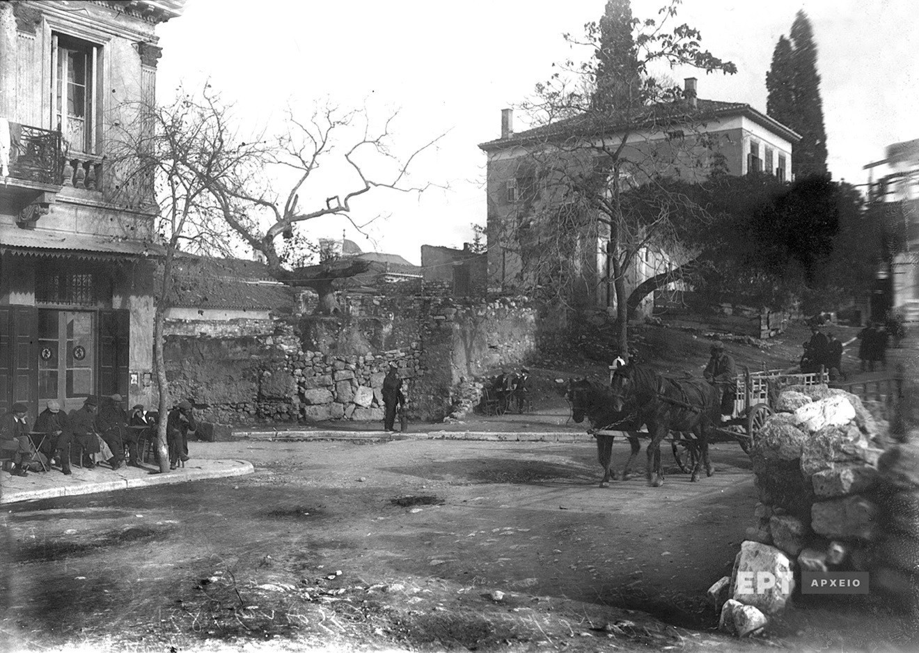 Φωτογραφία του Π. Πουλίδη στην οποία διακρίνεται η πύλη του Μεντρεσέ, 1935, Αρχείο ΕΡΤ