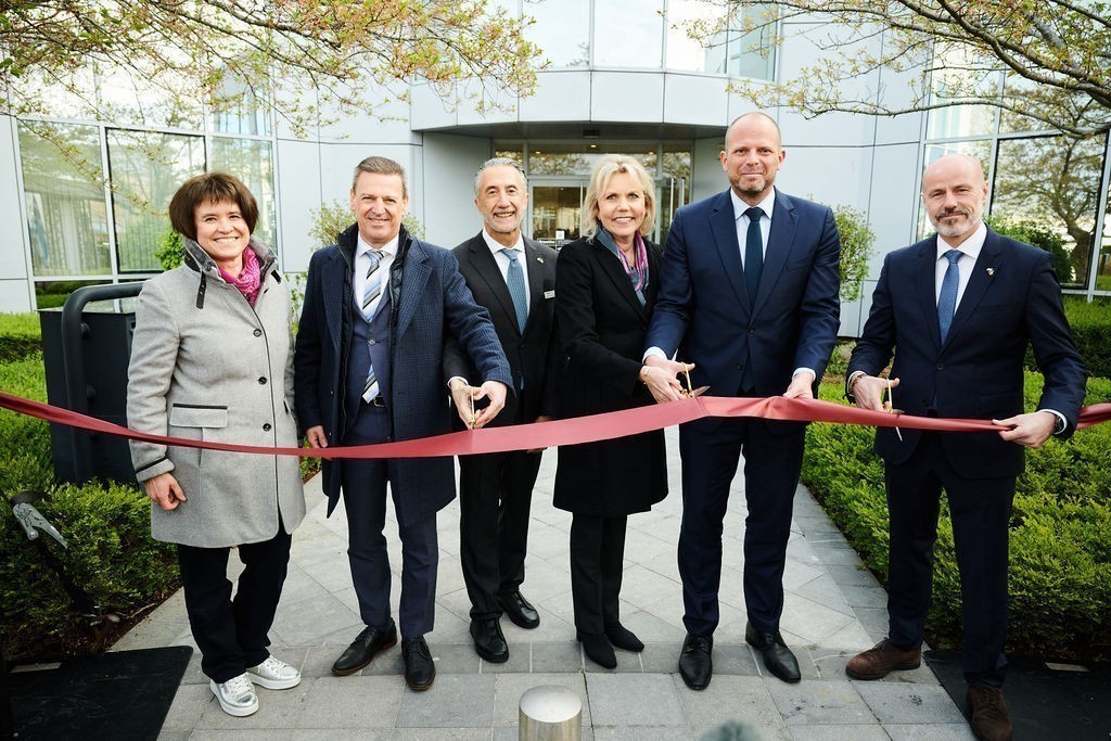 Από αριστερά: Daniela Horn, Policy Officer, Cross-Sectional Materials στο Γερμανικό Υπουργείο Άμυνας, Luc Ruyssinck, Program Manager στον OCCAR, Κρίστιαν Χατζημηνάς, Ιδρυτής και Διευθύνων Σύμβουλος της THEON, Marion Zekorn, Chief of Division στο Γερμανικό Υπουργείο Άμυνας, Theo Francken, Υπουργός Άμυνας του Βελγίου, Philippe Mennicken, Deputy CEO και Business Development Director της THEON