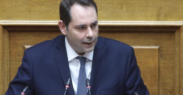 Θάνος Πετραλιάς