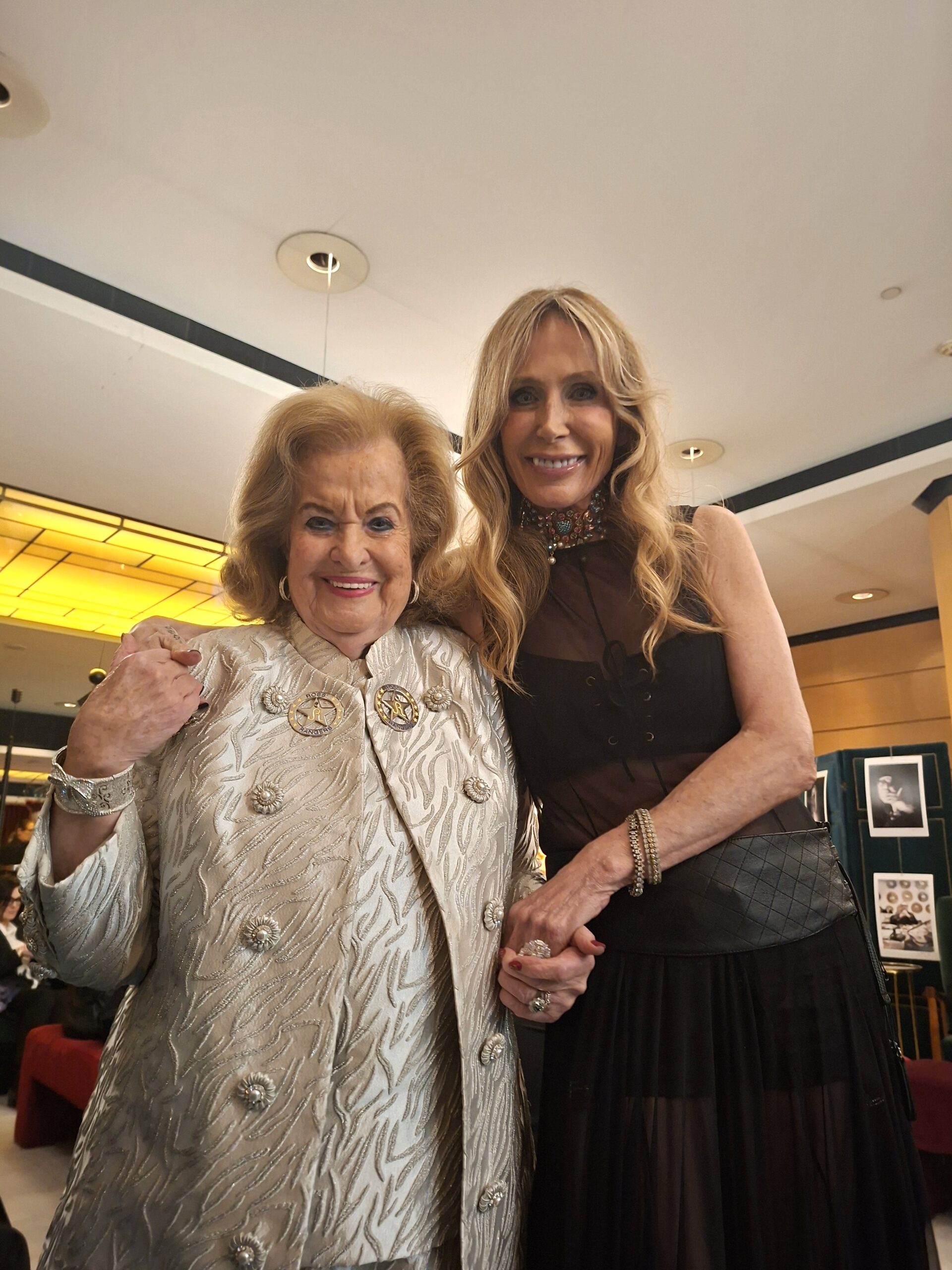 Η Πρόεδρος των Lions Βουλα Σαραντάρη με την Κατερίνα Γιατζόγλου