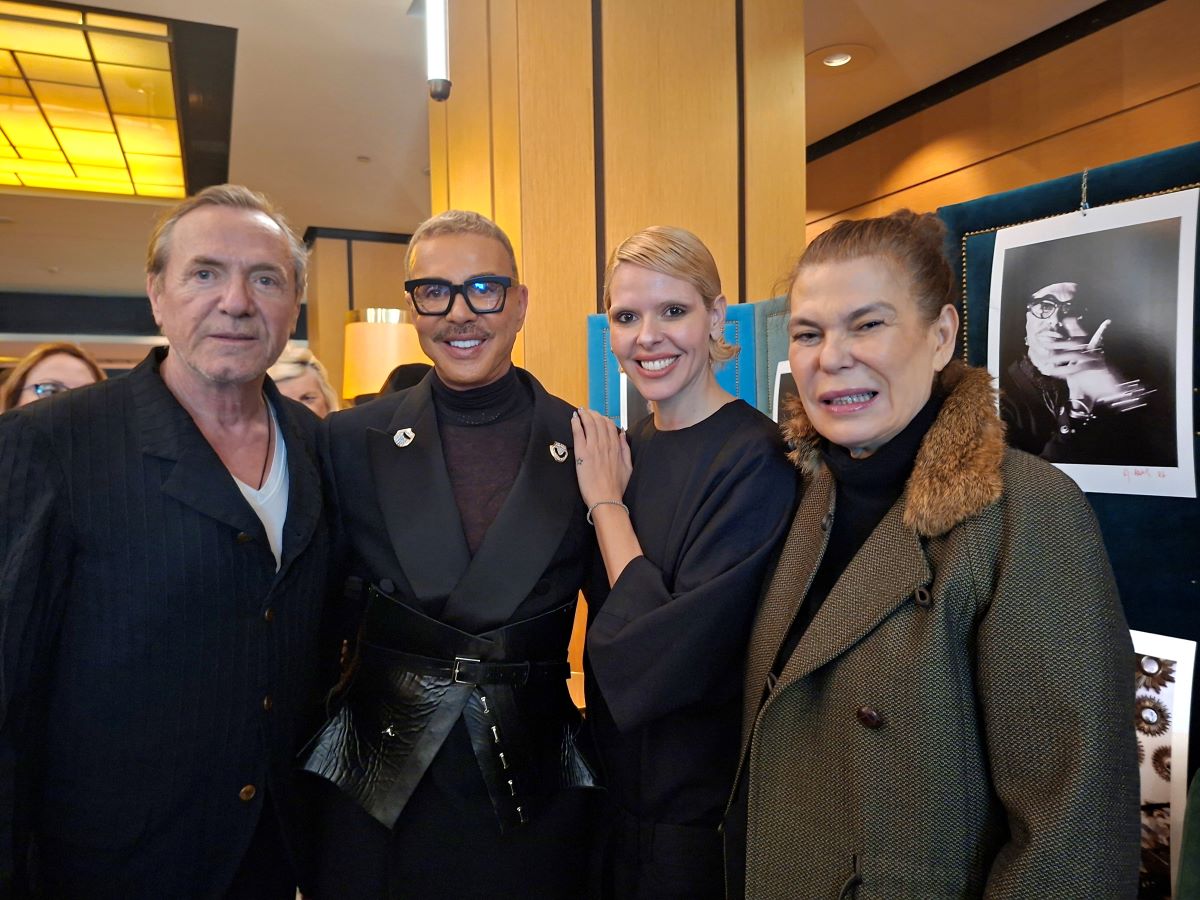 Ο μάγος του μακιγιάζ Φρέντυ Καλομπράτσος, ο Λάκης Γαβαλάς, η Ελενα Γαλυφα, η Ευη Καρατζά-Γκριντέλα