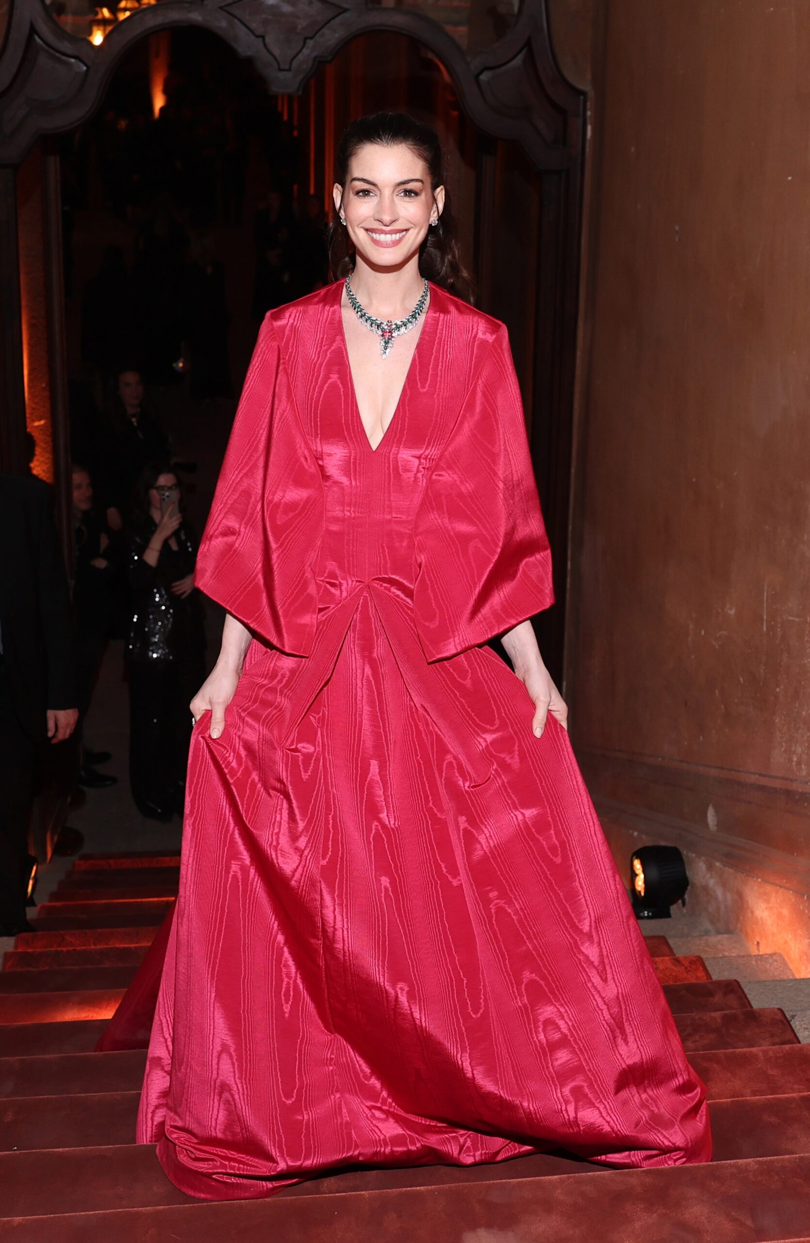 Η Anne Hathaway με μια εντυπωσιακή δημιουργία του Bvlgari