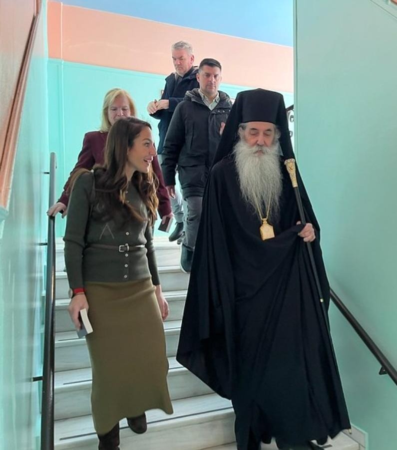 Η Δόμνα Μιχαηλίδου με τον Μητροπολίτη Σεραφείμ