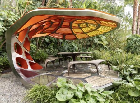 Με φουτουριστική και βιομορφική αισθητική το Περίπτερο της Ζάχα Χαντίντ