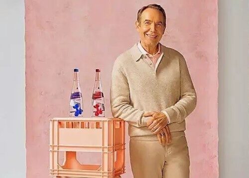 Ο Τζεφ Κουνς με τα μπουκάλια Evian περιορισμένης έκδοσης