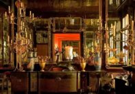 Το Δωμάτιο Μουσικής του Ιβ Σεν Λοράν με καθρέφτες φιλοτεχνημένους από την Κλοντ Λαλάν