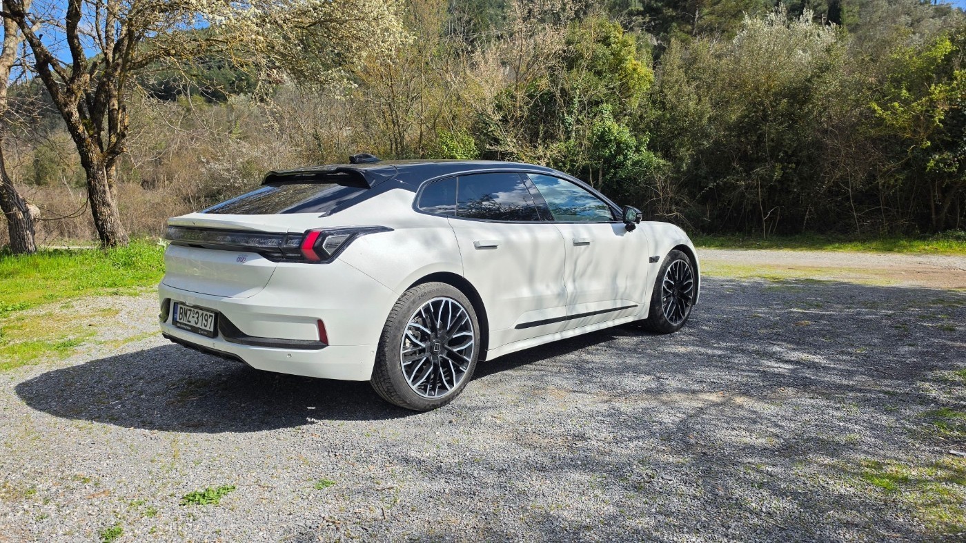 Οδηγούμε το Zeekr 001