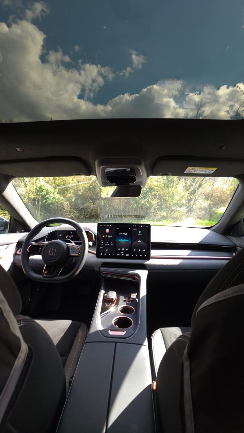 Οδηγούμε το Zeekr 001