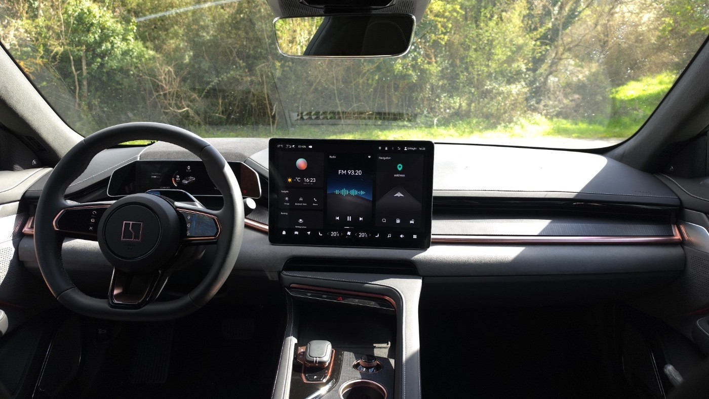 Οδηγούμε το Zeekr 001