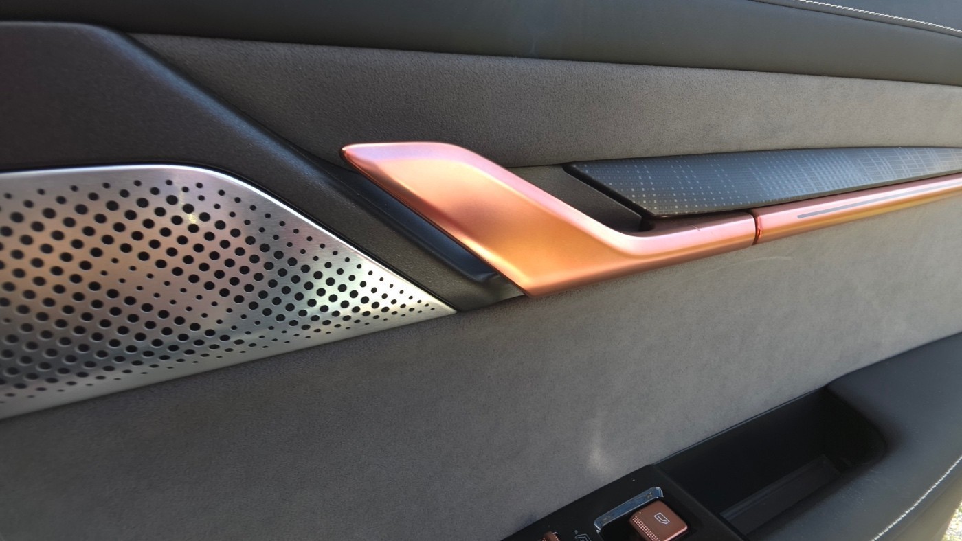 Οδηγούμε το Zeekr 001