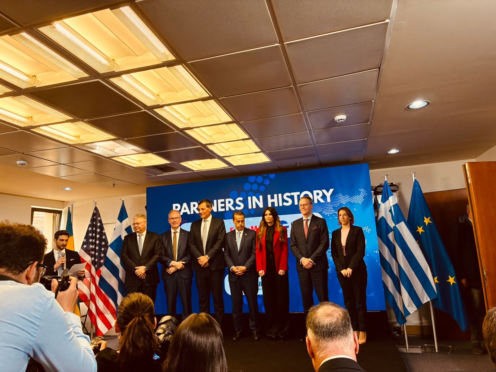 Η κοινοπραξία ExxonMobil – Energean – HELLENiQ Energy και Stena Drilling μετά την υπογραφή της σύμβασης για την έναρξη γεωτρήσεων στο Block 2 του Ιουνίου 