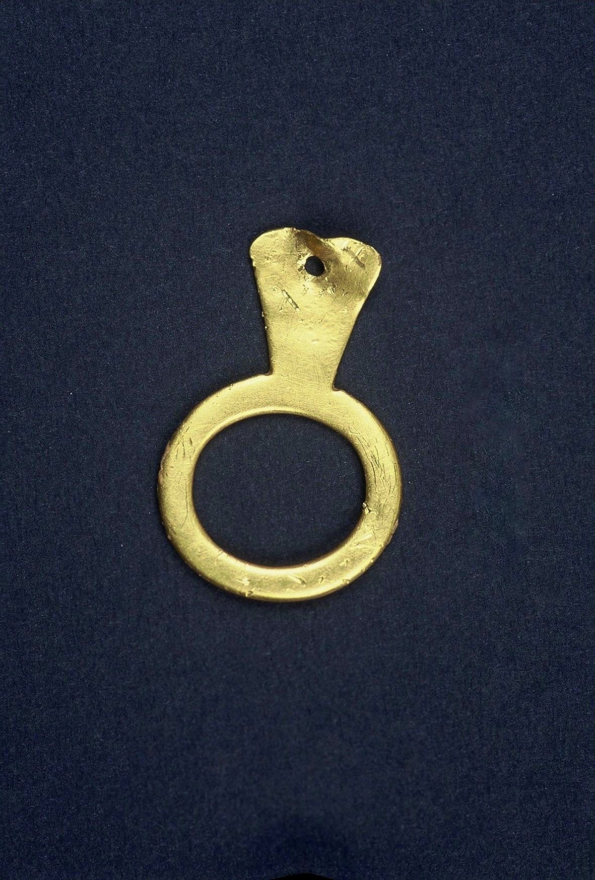 Το χρυσό περίαπτο της Θεόπετρας 