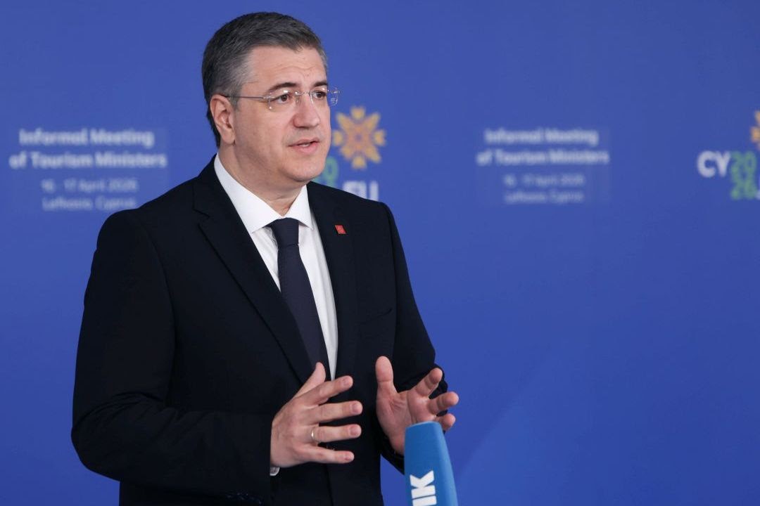 Απόστολος Τζιτζικώστας