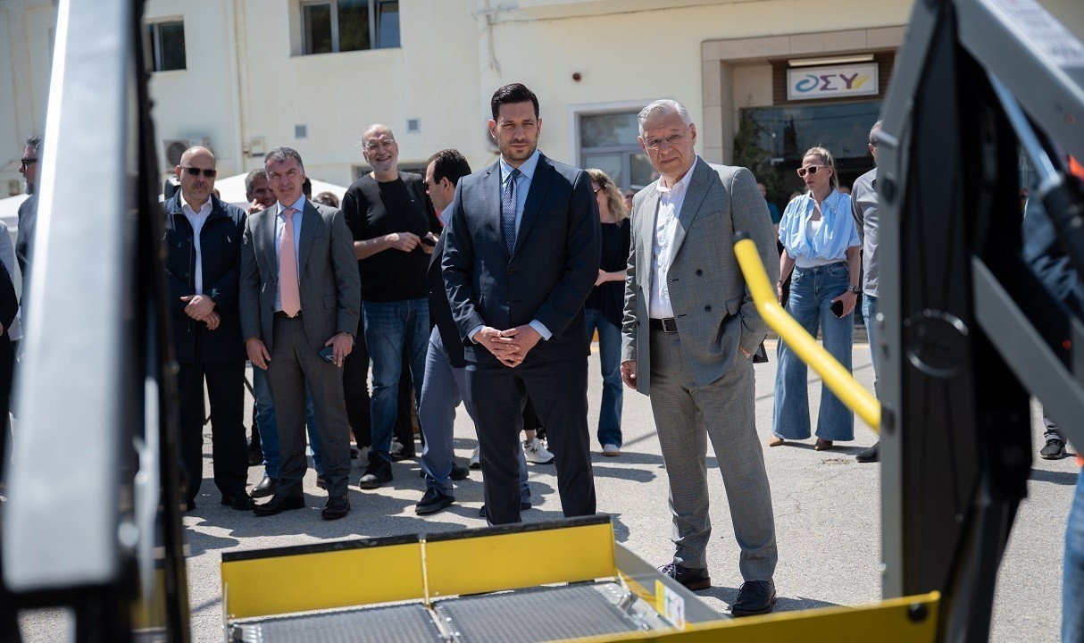 Από αριστερά: Αντώνης Κεραστάρης (Πρόεδρος ΔΣ ΟΣΥ), Κωνσταντίνος Κυρανάκης (αναπληρωτής υπουργός Μεταφορών), Στέφανος Αγιάσογλου (Διευθύνων Σύμβουλος ΟΣΥ)