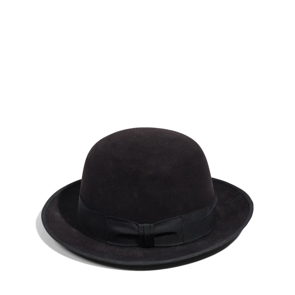 Κλασικό μαύρο καπέλο από τη συλλογή της Νταϊάν Κίτον