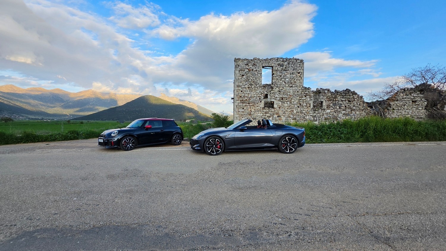 Mini Cooper S John Cooper Works (F66) και το MG Cyberster