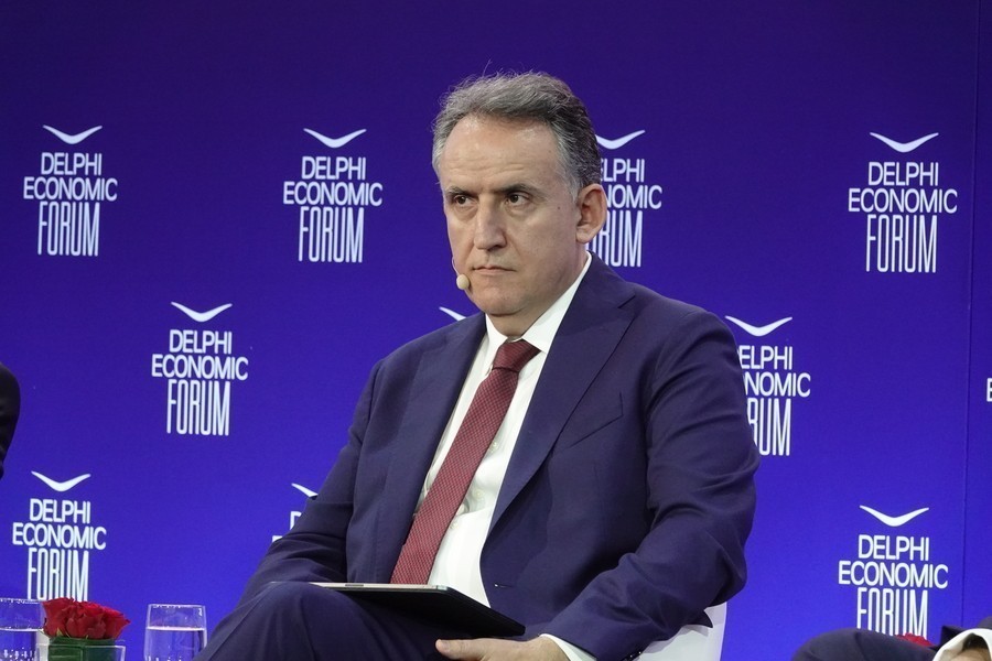 Ο Γιάννης Παπαχρήστου, Διευθύνων Σύμβουλος της Growthfund συνομιλεί με τον Nikolaus Lang, Managing Director and Senior Partner; Global Leader - BCG Henderson Institute; Global Vice Chair - Global Advantage Practice, The Boston Consulting Group, Γερμανία, τον Φωκίωνα Καραβία, Διευθύνοντα Σύμβουλο (CEO) της Eurobank και συντονιστή τον Βασίλη Αντωνιάδη, Managing Director & Senior Partner, Boston Consulting Group (BCG), Ελλάδα, κατά τη διάρκεια του 11ου Οικονομικού Φόρουμ των Δελφών, Δελφοί, Πέμπτη 23 Απριλίου 2026. Πηγή: ΑΠΕ-ΜΠΕ/ΑΠΕ-ΜΠΕ/ΧΑΡΗΣ ΑΚΡΙΒΙΑΔΗΣ