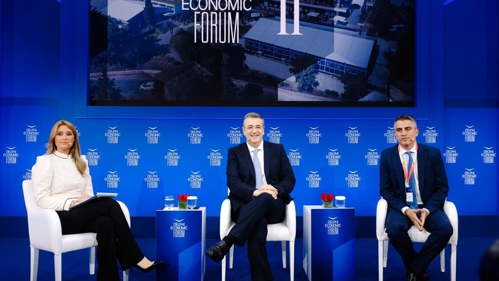 Η δημοσιογράφος Κατερίνα Τσαμούρη, ο Ευρωπαίος Επίτροπος μεταφορών και Τουρισμού Απόστολος Τζιτζικώστας και ο Υπουργός Υποδομών και Μεταφορών Χρίστος Δήμας