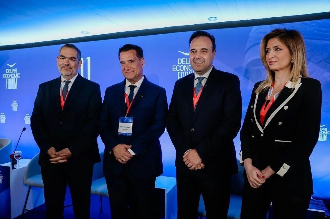 Από αριστερά-Ιάκωβος Καργαρώτος, Αντιπρόεδρος της Παπαστράτος,Άδωνις Γεωργιάδης, Υπουργός Υγείας, Δημήτρης Παπαστεργίου, Υπουργός Ψηφιακής Διακυβέρνησης, Μαριλένα Γεραντώνη, Δημοσιογράφος, ERT News