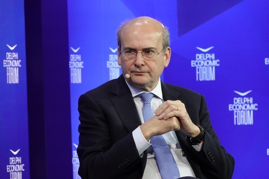 Ο Αντιπρόεδρος της Ελληνικής Κυβέρνησης Κωστής Χατζηδάκης μιλάει κατά τη διάρκεια του 11ου Οικονομικού Φόρουμ των Δελφών, Δελφοί, Παρασκευή 24 Απριλίου 2026. Πηγή: ΑΠΕ-ΜΠΕ/ΑΠΕ-ΜΠΕ/ΧΑΡΗΣ ΑΚΡΙΒΙΑΔΗΣ