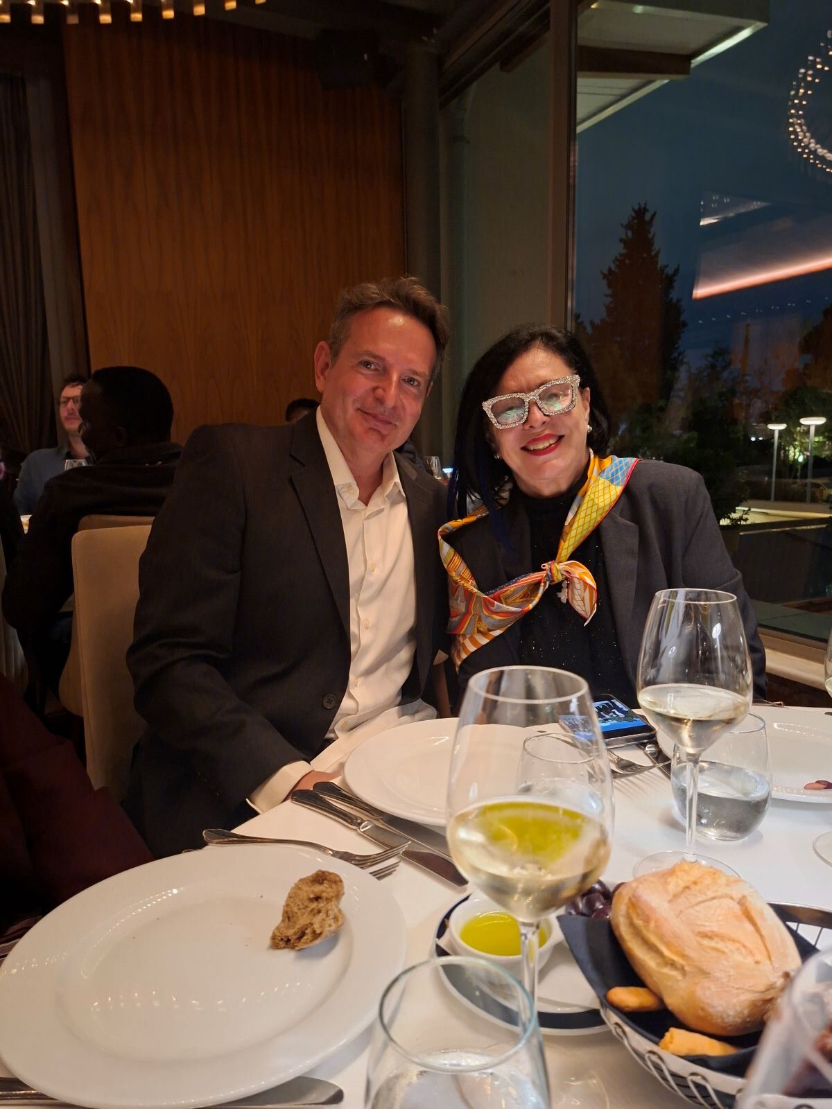 Στον Διόνυσο-Zonar’s η Διευθύντρια του γραφείου του Group Tsakos Κορίνα Λαζάρου, ο κ. Κωνσταντίνος Γκοτζίδης