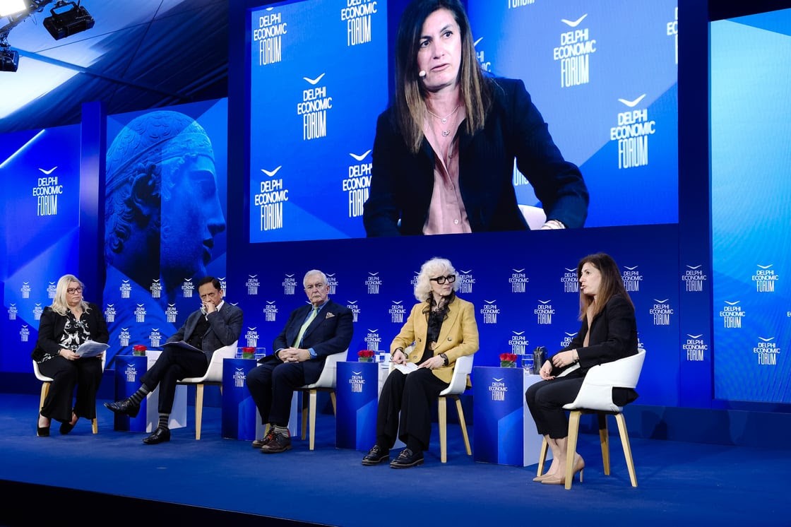 Από αριστερά: Μαρίνα Ανδρουλακάκη, Partner, Bernitsas - Shishir Priyadarshi, Πρόεδρος, Chintan Research Foundation, Ινδία - Gerald Malone, Πρόεδρος στην Aberdeen Funds ΗΠΑ, Υπουργός Υγείας (1994-1997), Ηνωμένο Βασίλειο - Mariana Bozesan, Πρόεδρος, AQAL Capital, Μέλος, Club of Rome, Γερμανία - Αμαλία Γιαννακίκου, Εκτελεστικό Στέλεχος Ενεργειακού Τομέα, Ισπανία