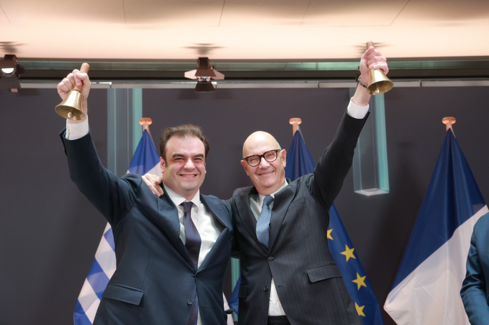 Ο Υπουργός Εθνικής Οικονομίας και Οικονομικών και Πρόεδρος του Eurogroup Κυριάκος Πιερρακάκης  με τον Γάλλο ομόλογό του Roland Lescure