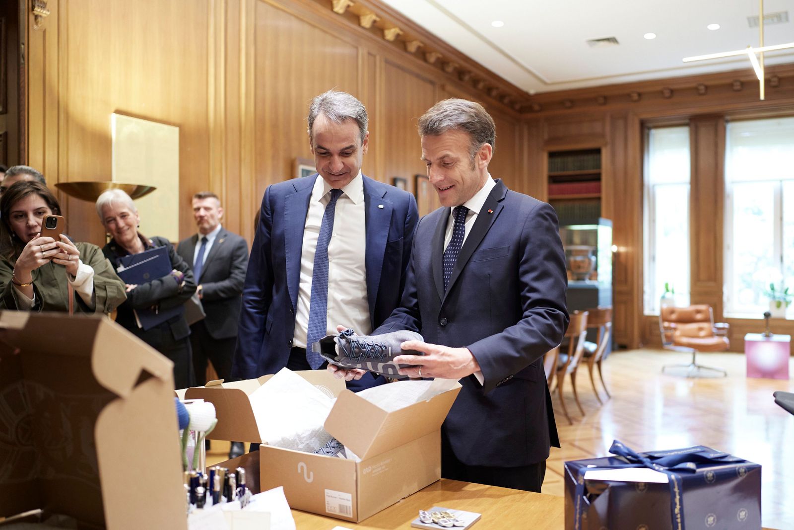 Φωτογραφίες από την ανταλλαγή δώρων στο Μέγαρο Μαξίμου