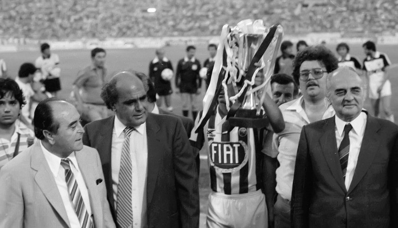 Ο Σταύρος Νταϊφάς, ο Μιλτιάδης Μαρινάκης και ο Γιάννης Παπασπύρου στον τελικό πρωταθλήματος στον Βόλο