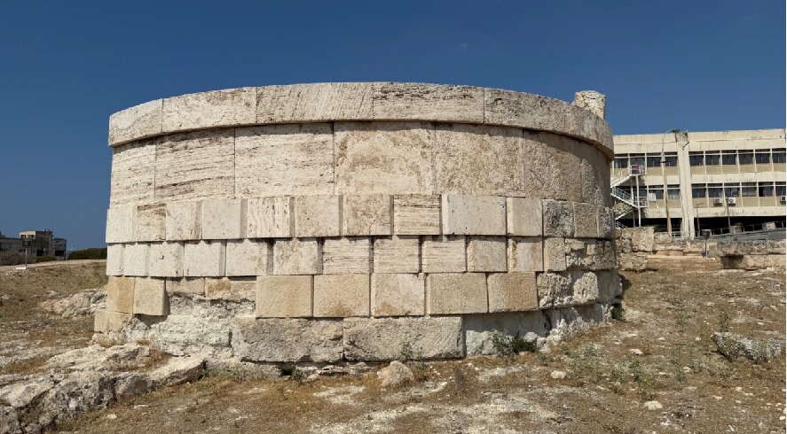 Άποψη του ανατολικού κυκλικού πύργου (2025)