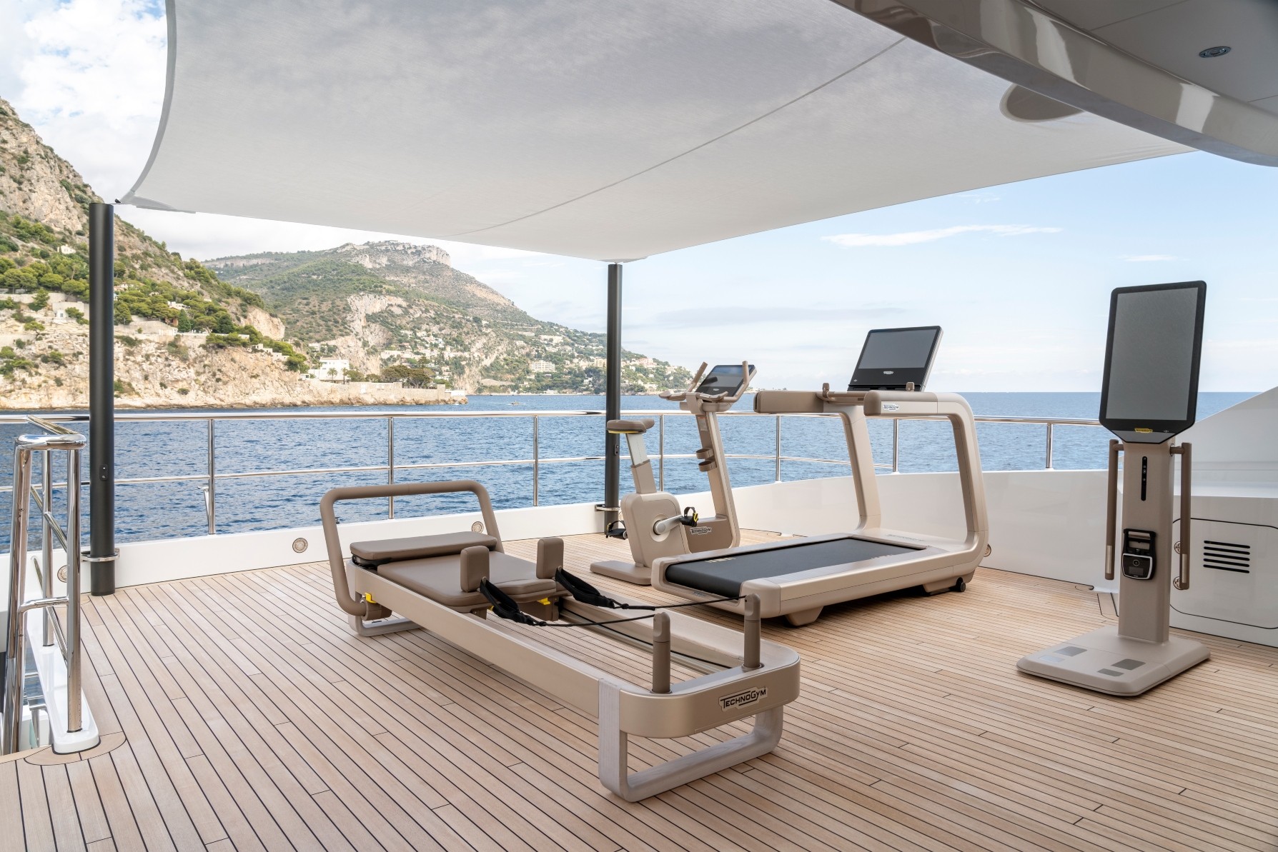 Wellness onboard: &Eta; &nu;έ&alpha; &delta;&iota;ά&sigma;&tau;&alpha;&sigma;&eta; &tau;&eta;&sigmaf; &epsilon;&upsilon;&epsilon;&xi;ί&alpha;&sigmaf; &sigma;&tau;&eta; &theta;ά&lambda;&alpha;&sigma;&sigma;&alpha; &mu;&epsilon; &tau;&eta; &nu;έ&alpha; Sand Stone Collection &tau;&eta;&sigmaf; Technogym