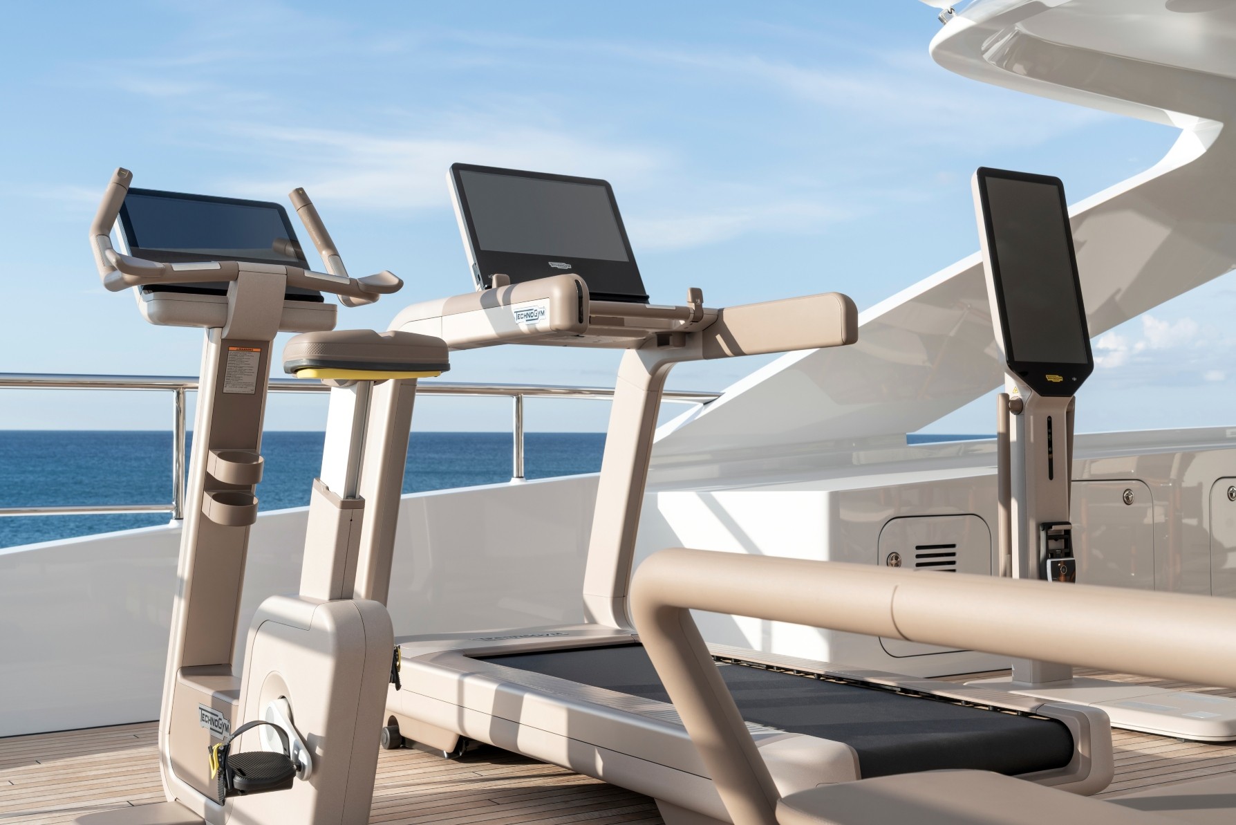 Wellness onboard: &Eta; &nu;έ&alpha; &delta;&iota;ά&sigma;&tau;&alpha;&sigma;&eta; &tau;&eta;&sigmaf; &epsilon;&upsilon;&epsilon;&xi;ί&alpha;&sigmaf; &sigma;&tau;&eta; &theta;ά&lambda;&alpha;&sigma;&sigma;&alpha; &mu;&epsilon; &tau;&eta; &nu;έ&alpha; Sand Stone Collection &tau;&eta;&sigmaf; Technogym