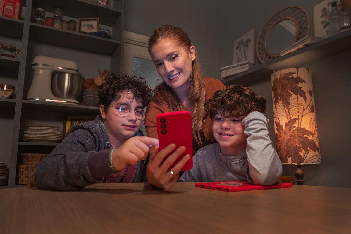 Έρευνα του Ίδρυμα Vodafone και της Save the Children που παρουσιάστηκε στο Οικονομικό Φόρουμ των Δελφών αναδεικνύει ότι οι έφηβοι στην Ευρώπη αντιμετωπίζουν δυσκολίες στην ψηφιακή ευημερία