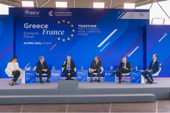 (από αριστερά): Ράνια Αικατερινάρη, Πρόεδρος της Εκτελεστικής Επιτροπής & Αντιπρόεδρος ΔΣ του ΣΕΒ, Julien Hueber, Διευθύνων Σύμβουλος της Nexans, Ανδρέας Αθανασόπουλος, Διευθύνων Σύμβουλος του Olympia Group, Bruno Bensasson, Διευθύνων Σύμβουλος της Akuo, Αλέξανδρος Μπένος, CFO της Cenergy Holdings, Pierre-Arthur Lestrade, Vice President Europe της EDF Power Solutions