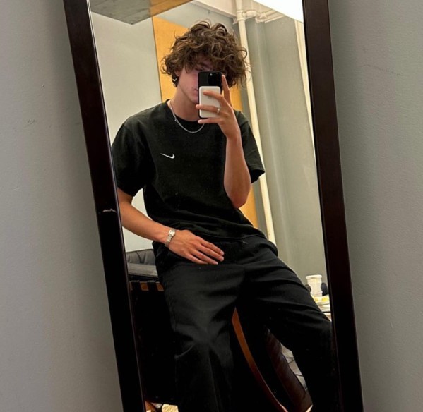 O Τιμοτέ Σαλαμέ με ένα λεπτό Cartier Panthère