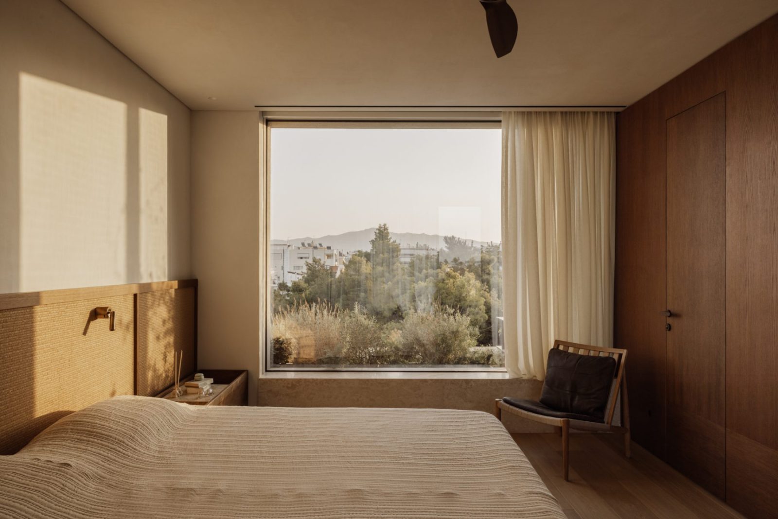 Lumen residence: Ένα σύγχρονο duplex θέτει νέους κανόνες για την αστική κατοίκηση στου Παπάγου