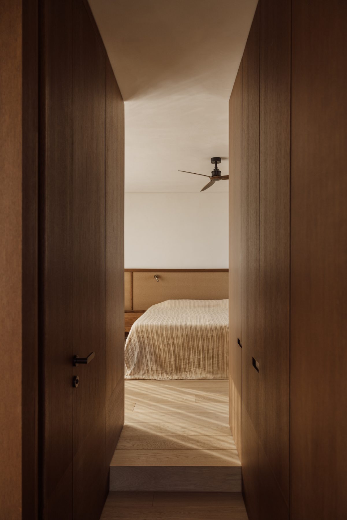 Lumen residence: Ένα σύγχρονο duplex θέτει νέους κανόνες για την αστική κατοίκηση στου Παπάγου