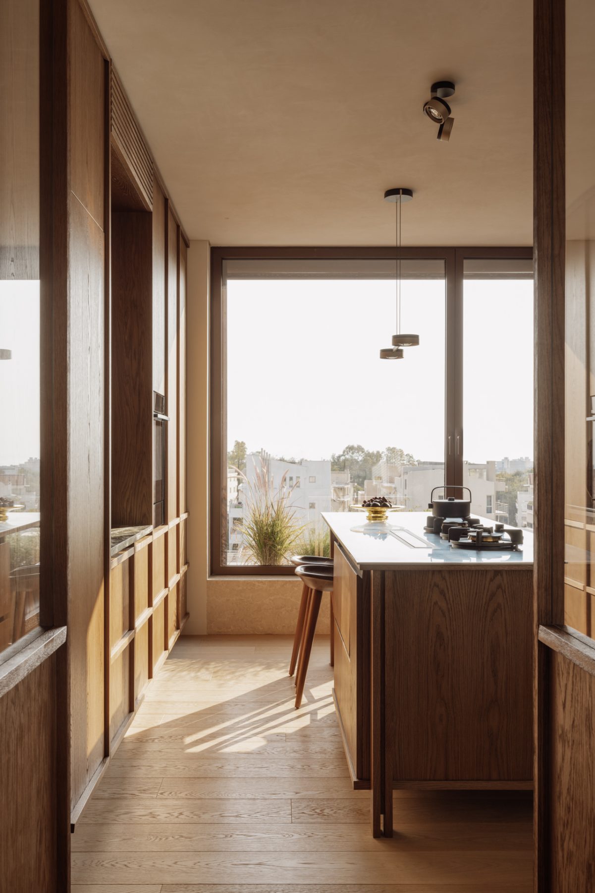 Lumen residence: Ένα σύγχρονο duplex θέτει νέους κανόνες για την αστική κατοίκηση στου Παπάγου