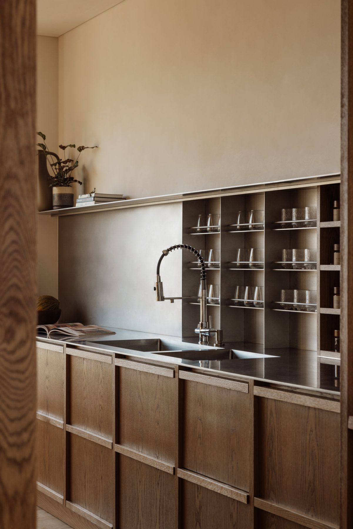 Lumen residence: Ένα σύγχρονο duplex θέτει νέους κανόνες για την αστική κατοίκηση στου Παπάγου