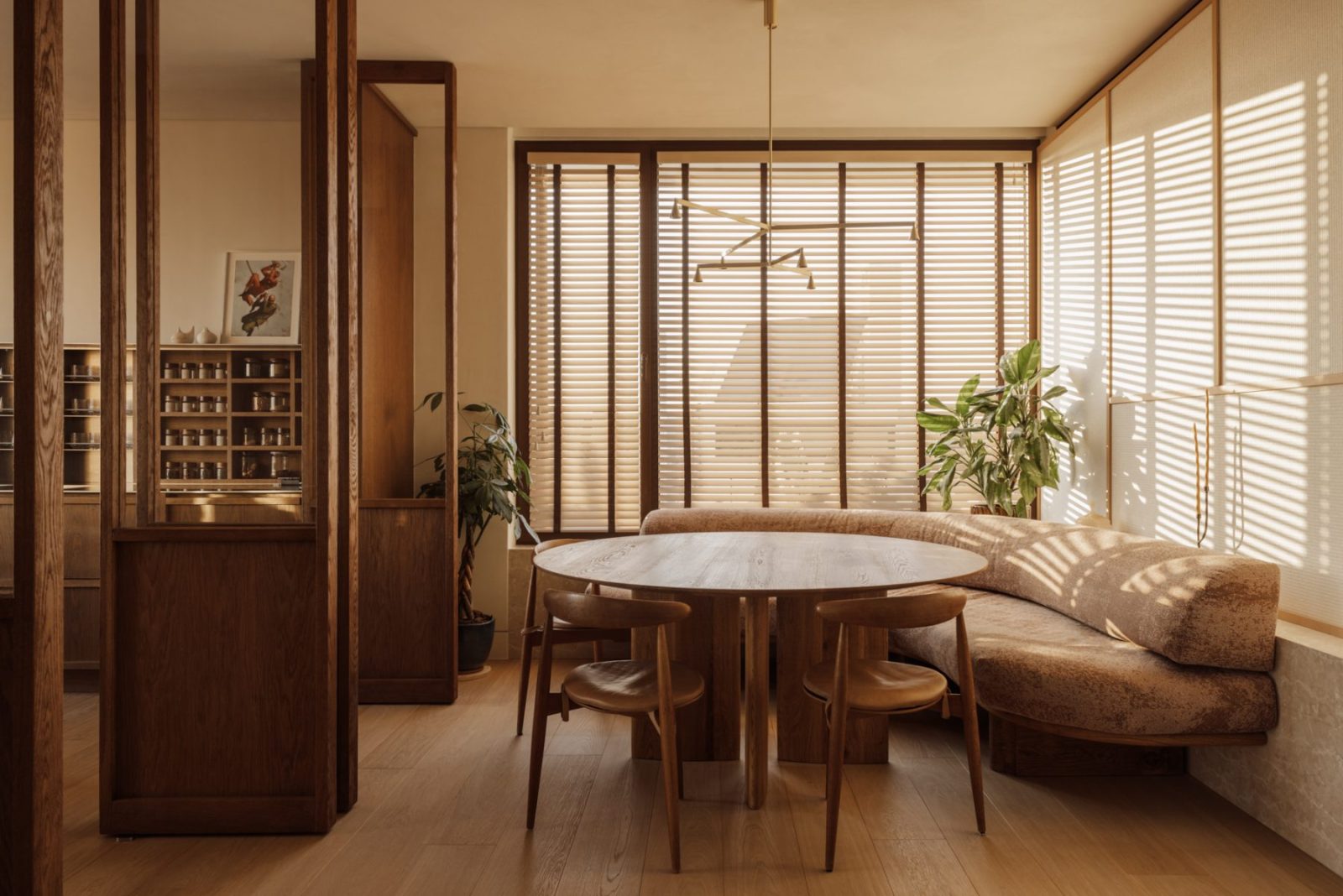 Lumen residence: Ένα σύγχρονο duplex θέτει νέους κανόνες για την αστική κατοίκηση στου Παπάγου
