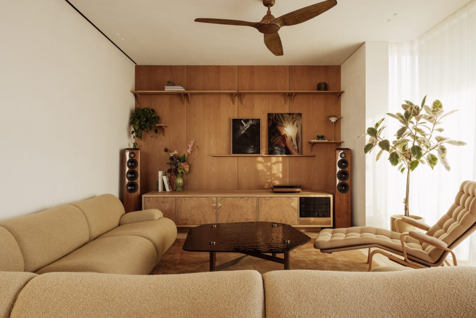 Lumen residence: Ένα σύγχρονο duplex θέτει νέους κανόνες για την αστική κατοίκηση στου Παπάγου