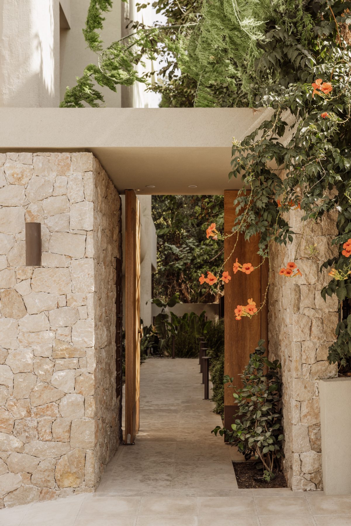 Lumen residence: Ένα σύγχρονο duplex θέτει νέους κανόνες για την αστική κατοίκηση στου Παπάγου