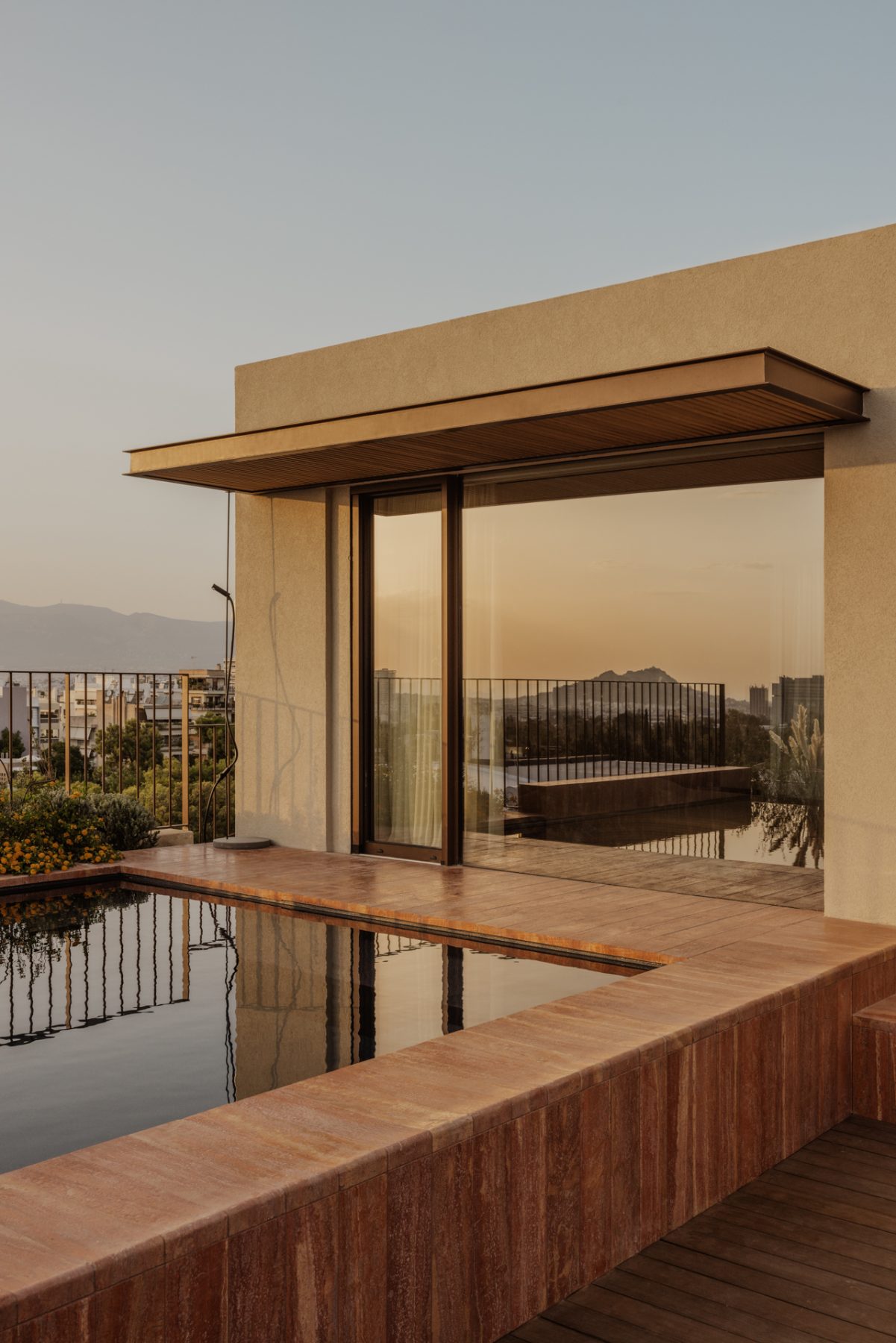 Lumen residence: Ένα σύγχρονο duplex θέτει νέους κανόνες για την αστική κατοίκηση στου Παπάγου