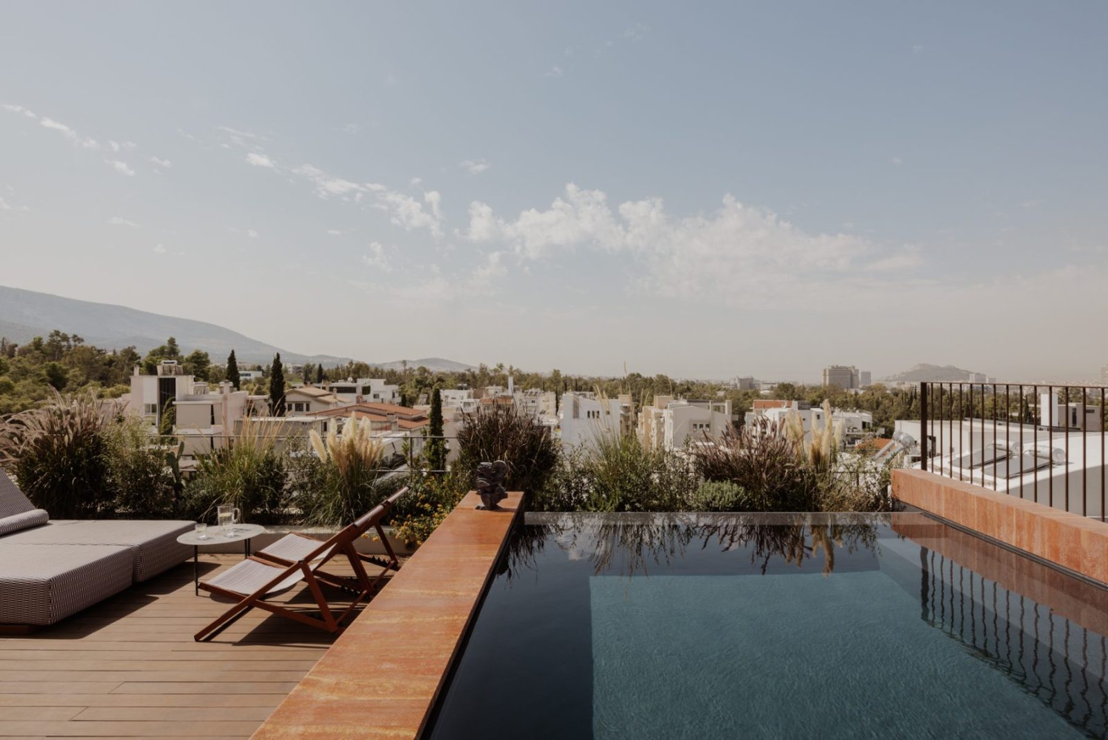 Lumen residence: Ένα σύγχρονο duplex θέτει νέους κανόνες για την αστική κατοίκηση στου Παπάγου